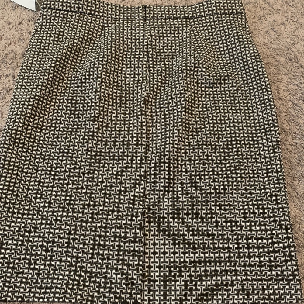 Clearance Premise NWT! knee length skirt size M. Black & White - Picture 2 of 3